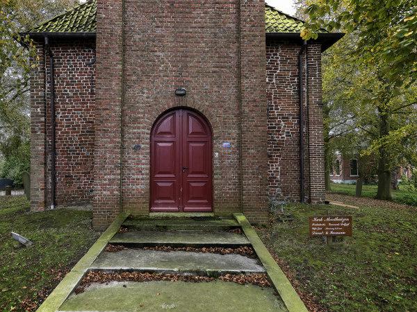 Entree kerk Meedhuizen